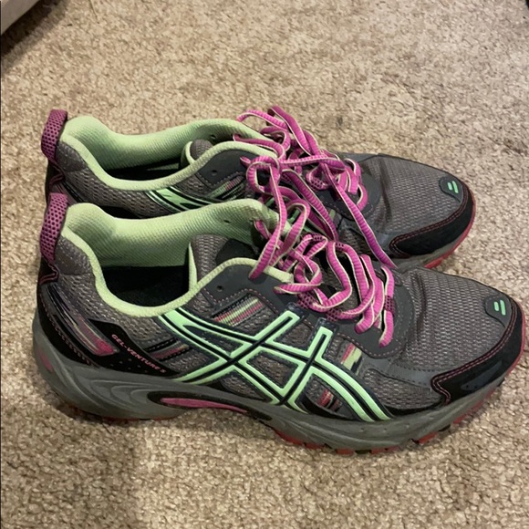 Running Shoes - Picture 4 of 4